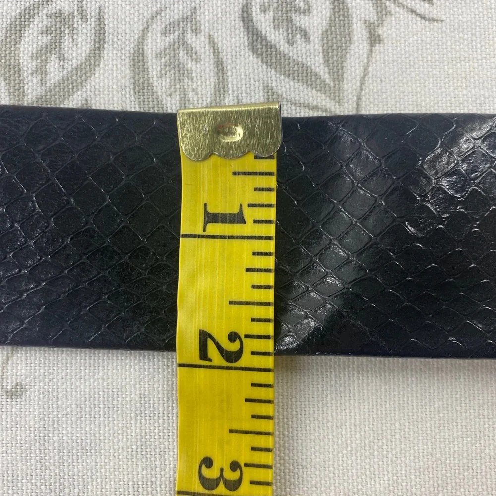 Vintage Gold Toned Ornament Buckle And Black‎ Belt Sm/Medium